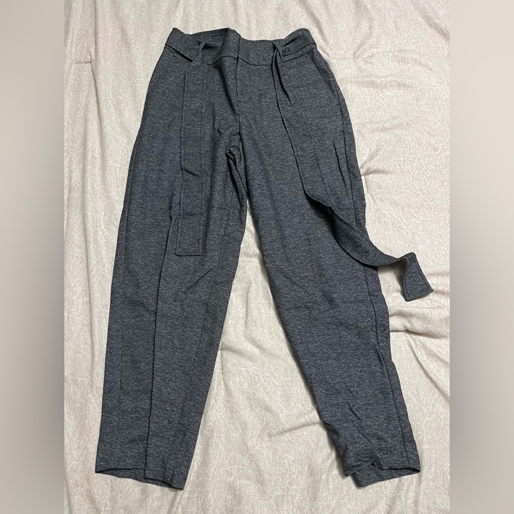 A new day women’s trouser pant with waist tie. Straight leg. Size 4.